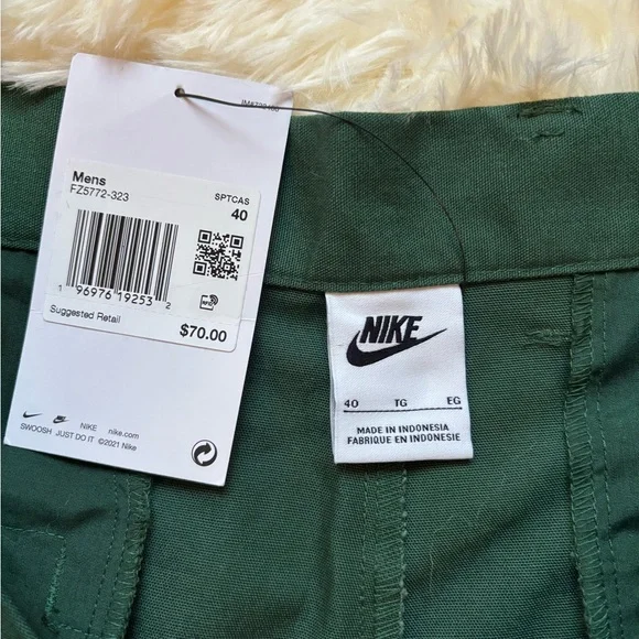 Nike Men’s Green Chino Shorts Size 40 Standard Fit Above Knee NWT - Picture 4 of 5